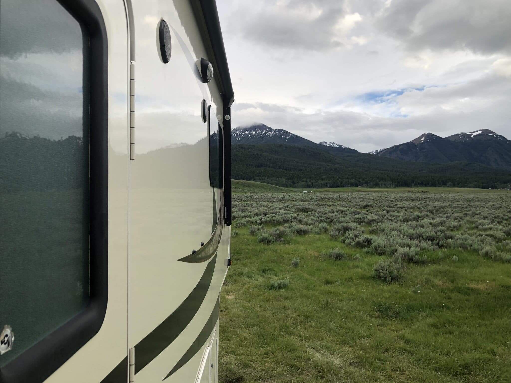 picture of RV facing beautiful mountain view while boondocking with a portable generator