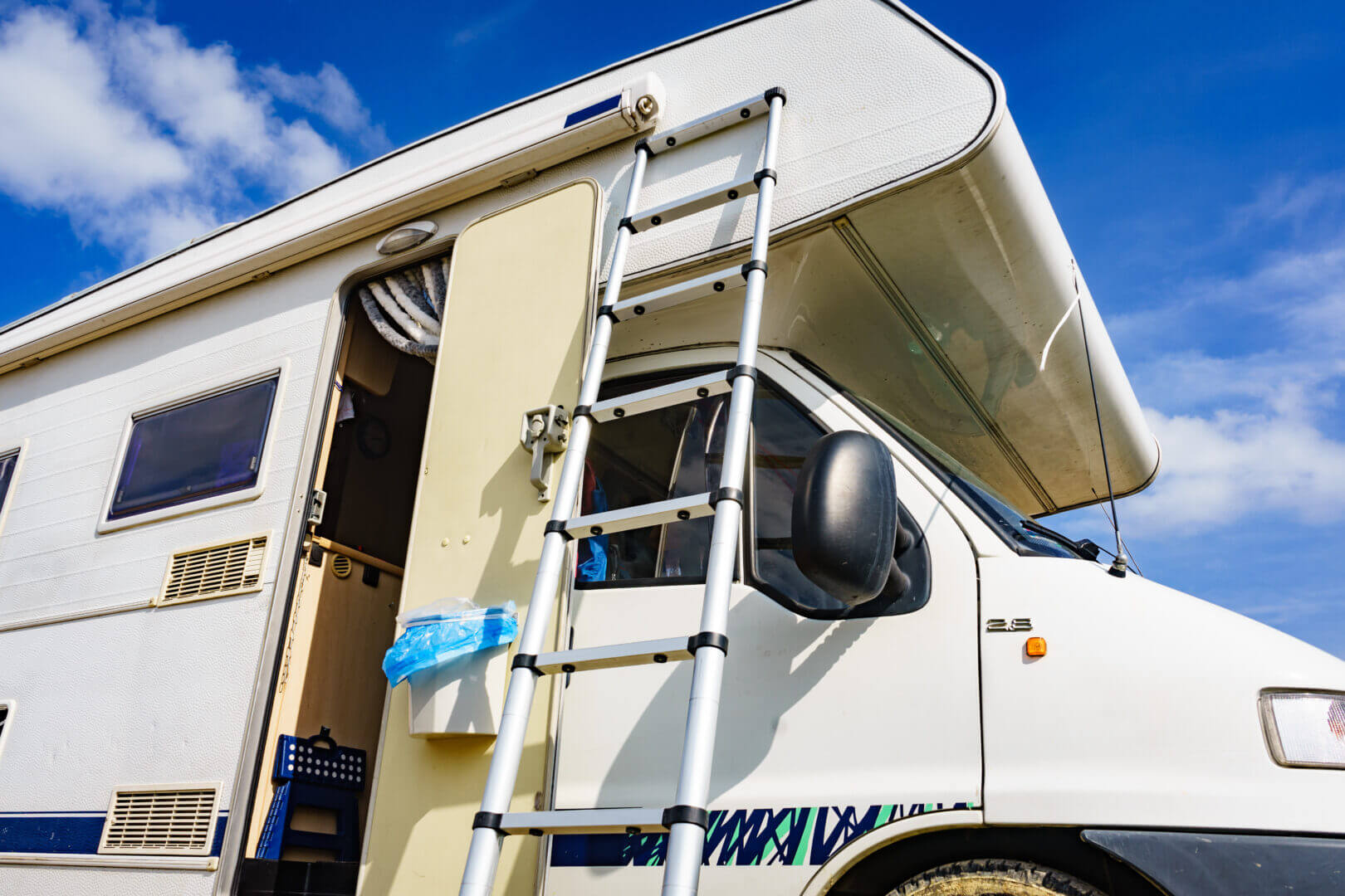 Best RV Ladders to Reach Your Roof and Keep You Safe