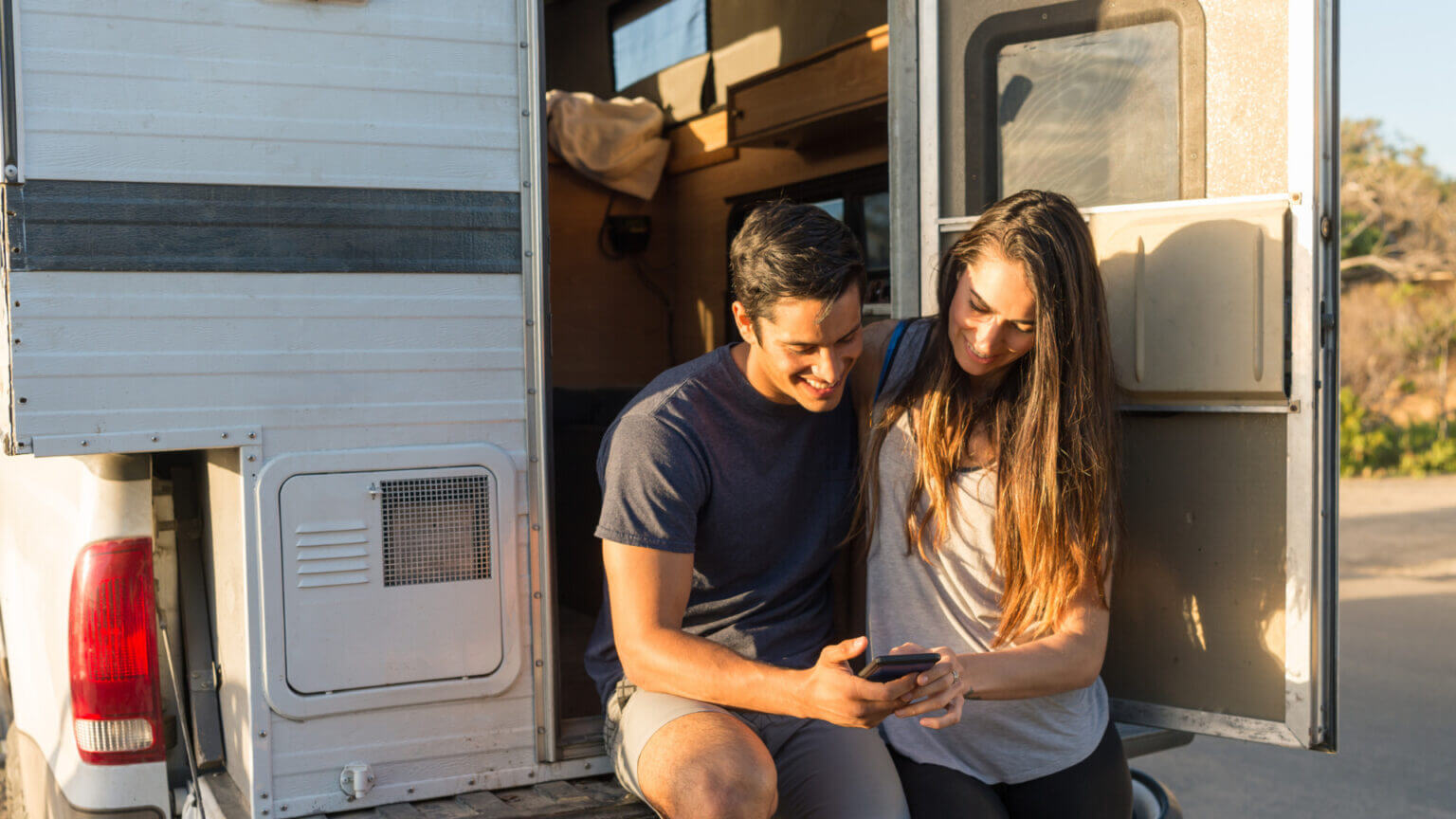 17 RV Apps Every Camper Should Download Getaway Couple
