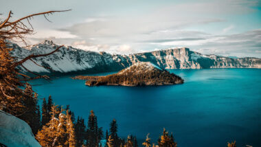 An overview of Crater Lake which is a great place to camp in Oregon once you get reservations.