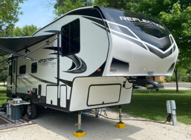 A Grand Design Reflection fifth wheel is camped out and has a spacious floorplan perfect for full time living.