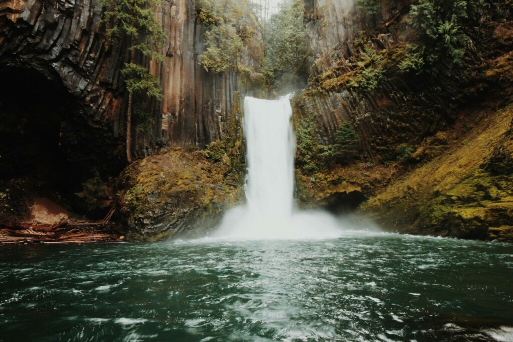 Stunning waterfall in Oregon.