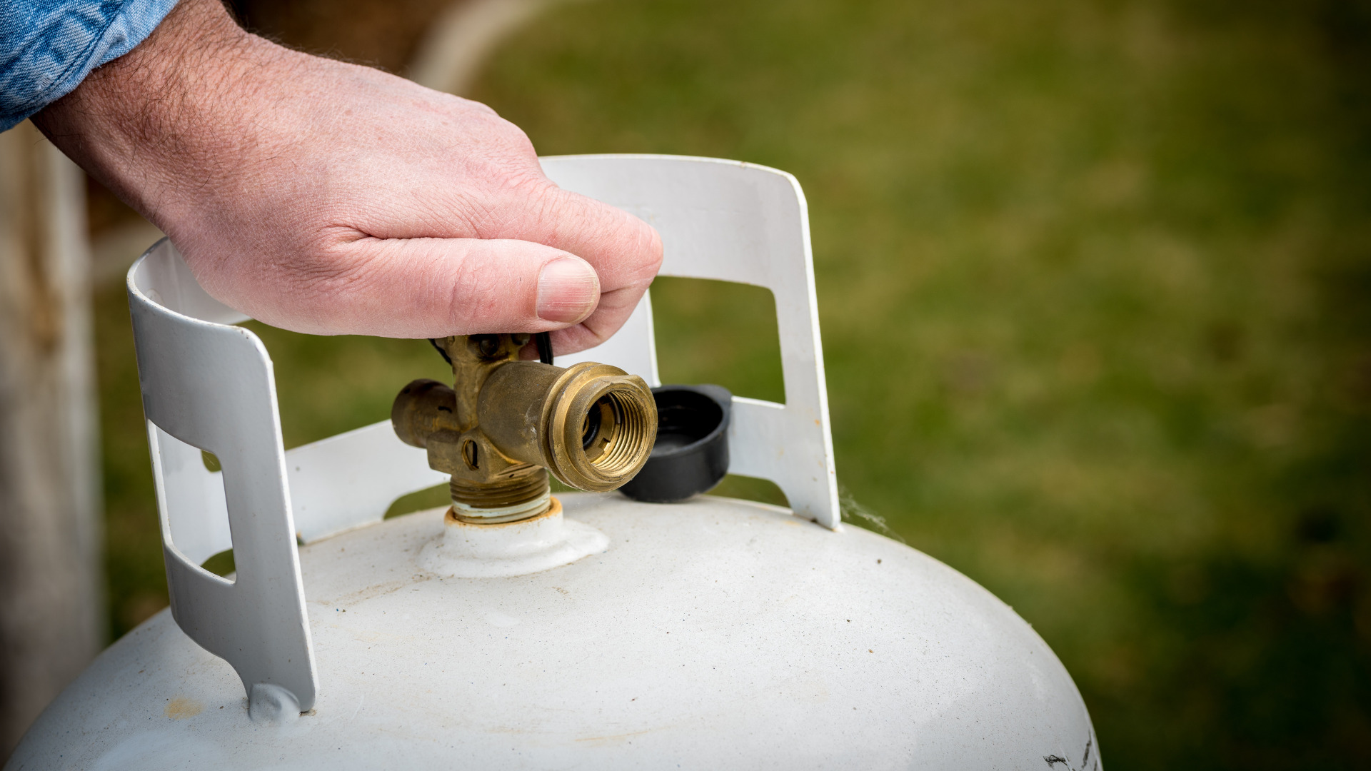 The Easiest Ways to Refill Your RV Propane - Getaway Couple