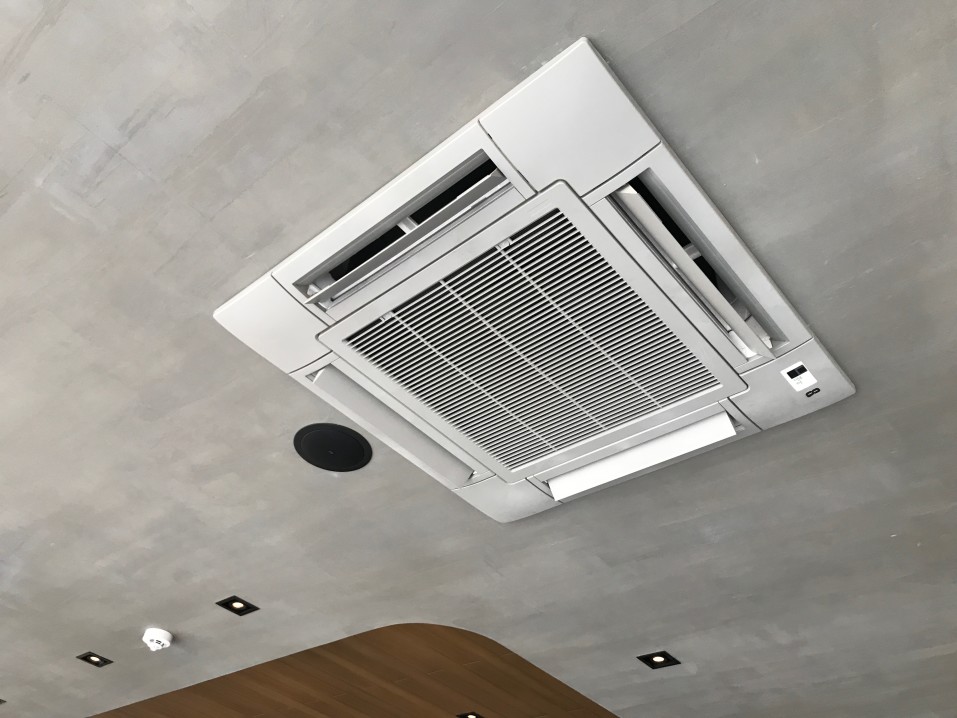 Ceiling mounted vent and air conditioner