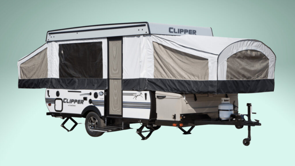 The Coachmen Clipper 107LS pop up trailer on a green background 