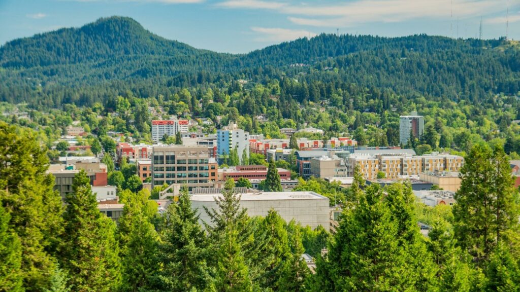Eugene, Oregon city tucked into the trees and mountains 