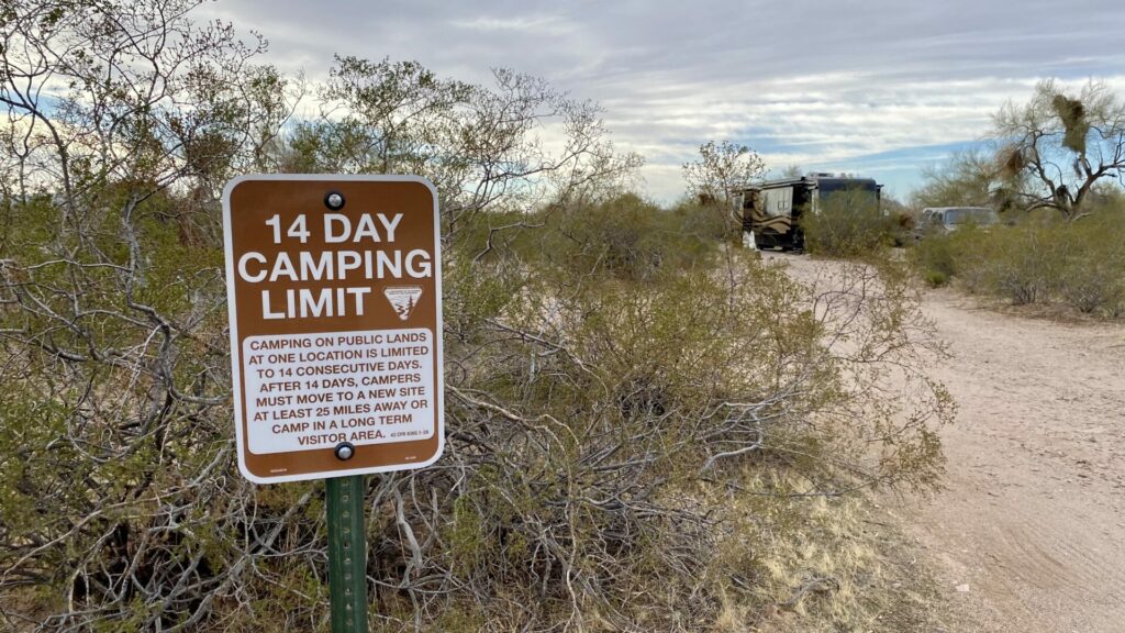 A sign on BLM land stating there is a 14 day camping limit 