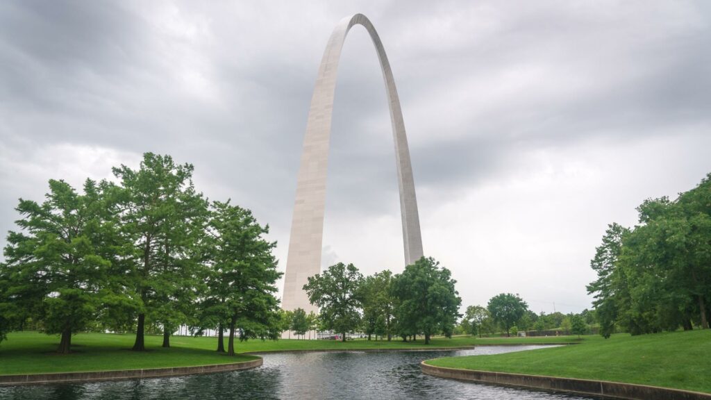 Gateway Arch National Park, one of the newest national park with a manmade river and trees around it 