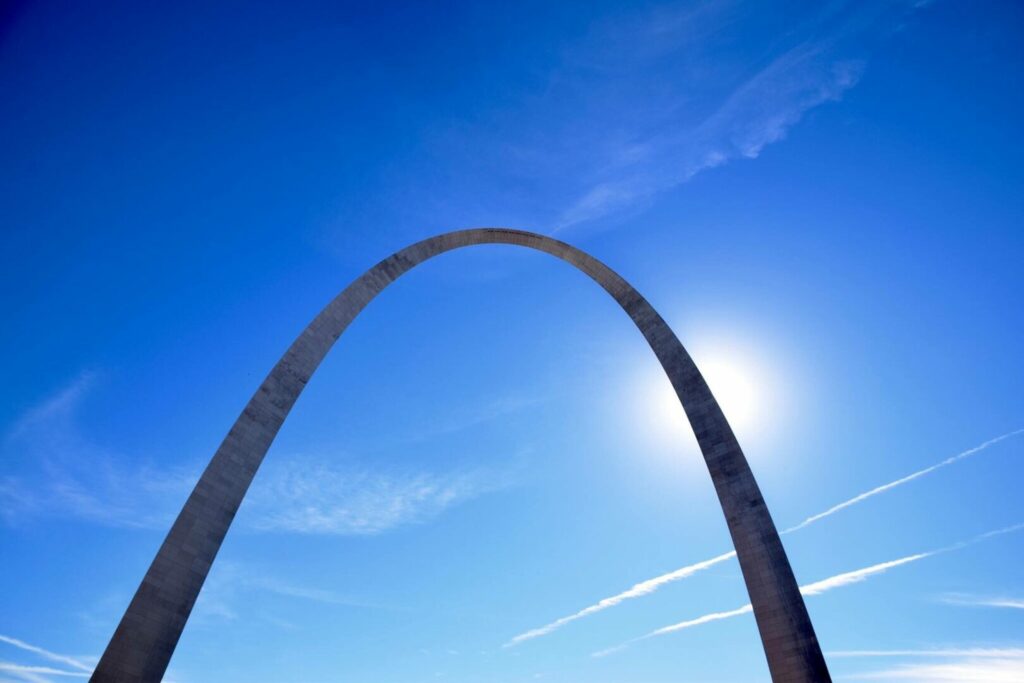 The St. Louis arch in St. Louis, MO, next to multiple camping spots to stay at.