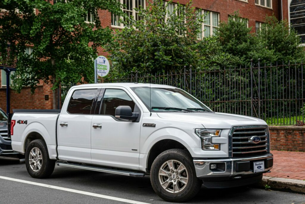 A Ford short bed truck parked outside. Ford has both long bed vs short bed trucks to pick from.