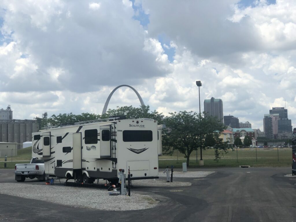 RV at the Casino Queen RV park with a view of the Gateway Arch National Park in St. Louis. MO