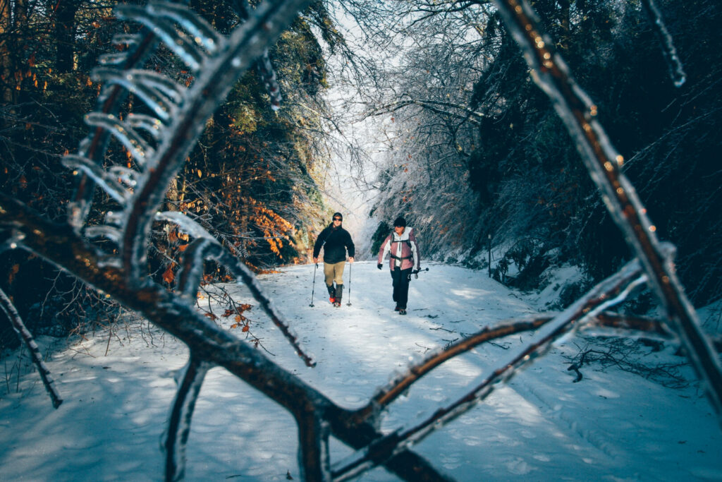 Couple hiking in New Hampshire in the snow, which is one of the coldest states in the US