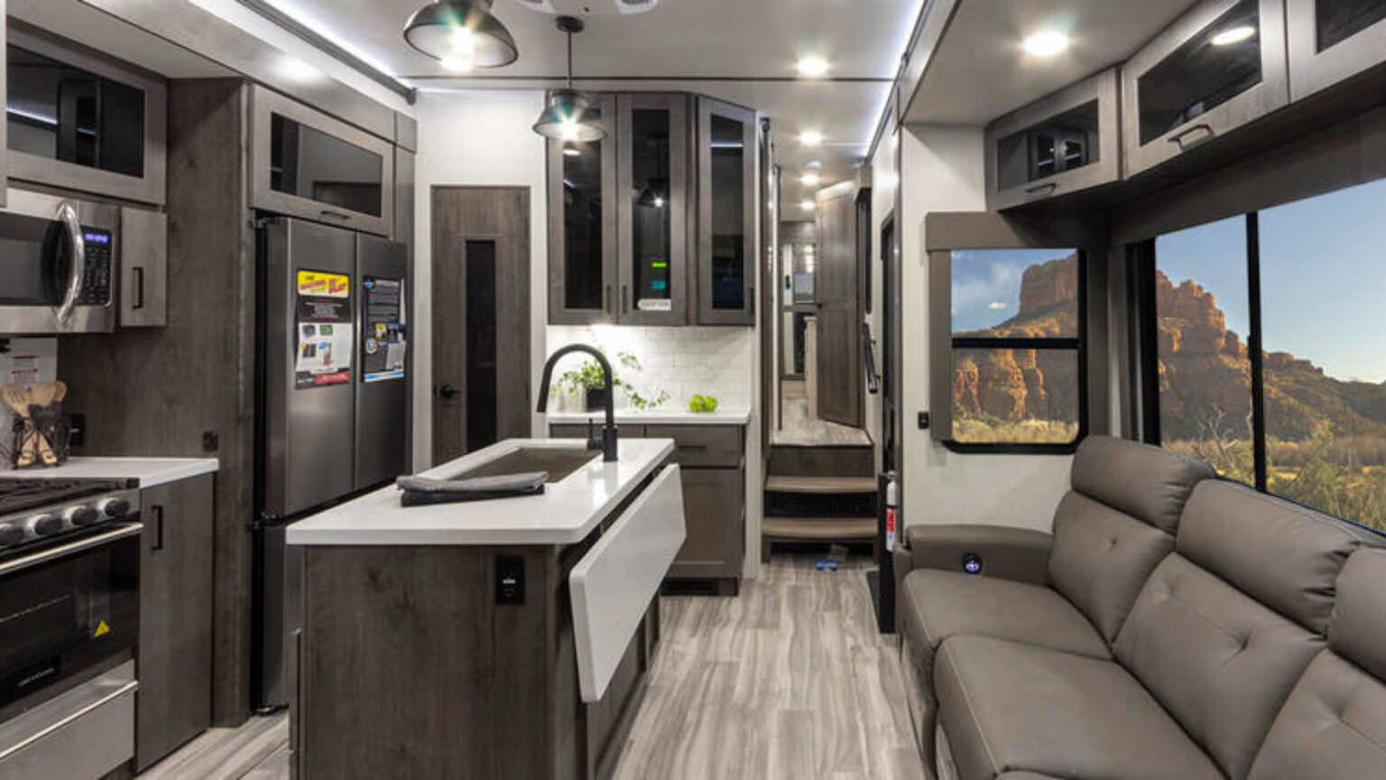 5 Epic Toy Haulers With An Outdoor Kitchen Getaway Couple   Outdoor Kitchen 1 1536x864 