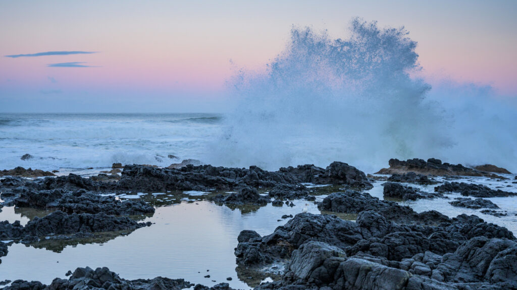 View of Thor's Well at sunrise