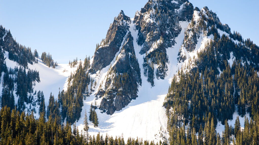View of Mount Rainer National Park during the winter, one of the best times to visit