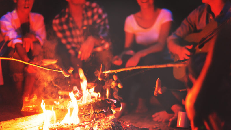 How to Get Campfire Smoke Smell Out of Your Hair - Getaway Couple