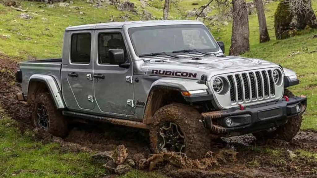A jeep gladiator off-roading before testing the towing capacity