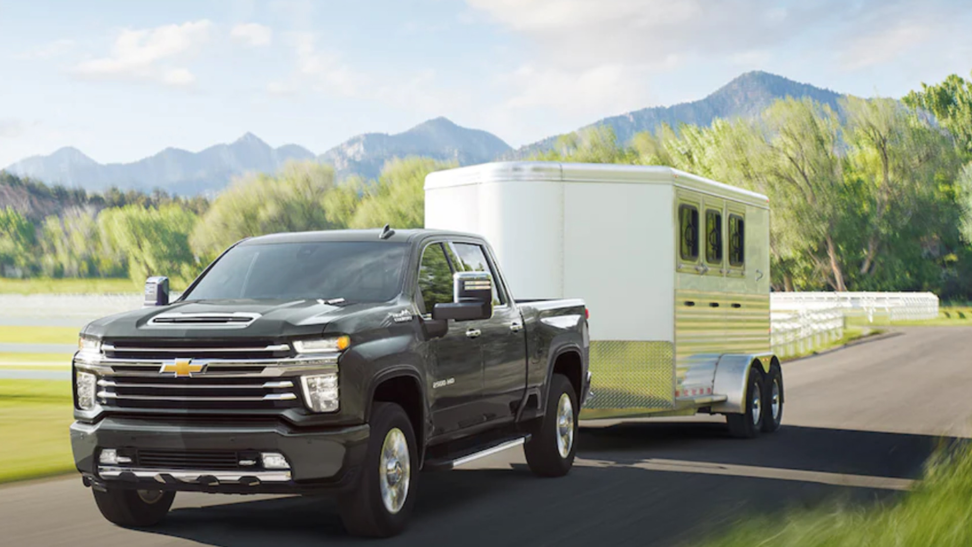 What Is the Chevrolet Silverado 3500hd Towing Capacity? Getaway Couple