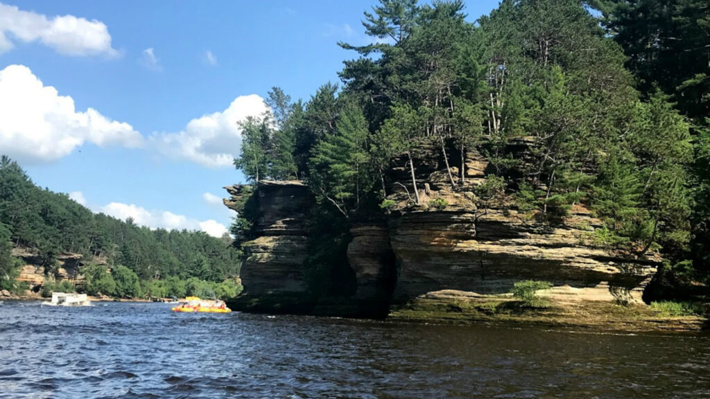 View of Wisconsin Dells near arrowhead campground