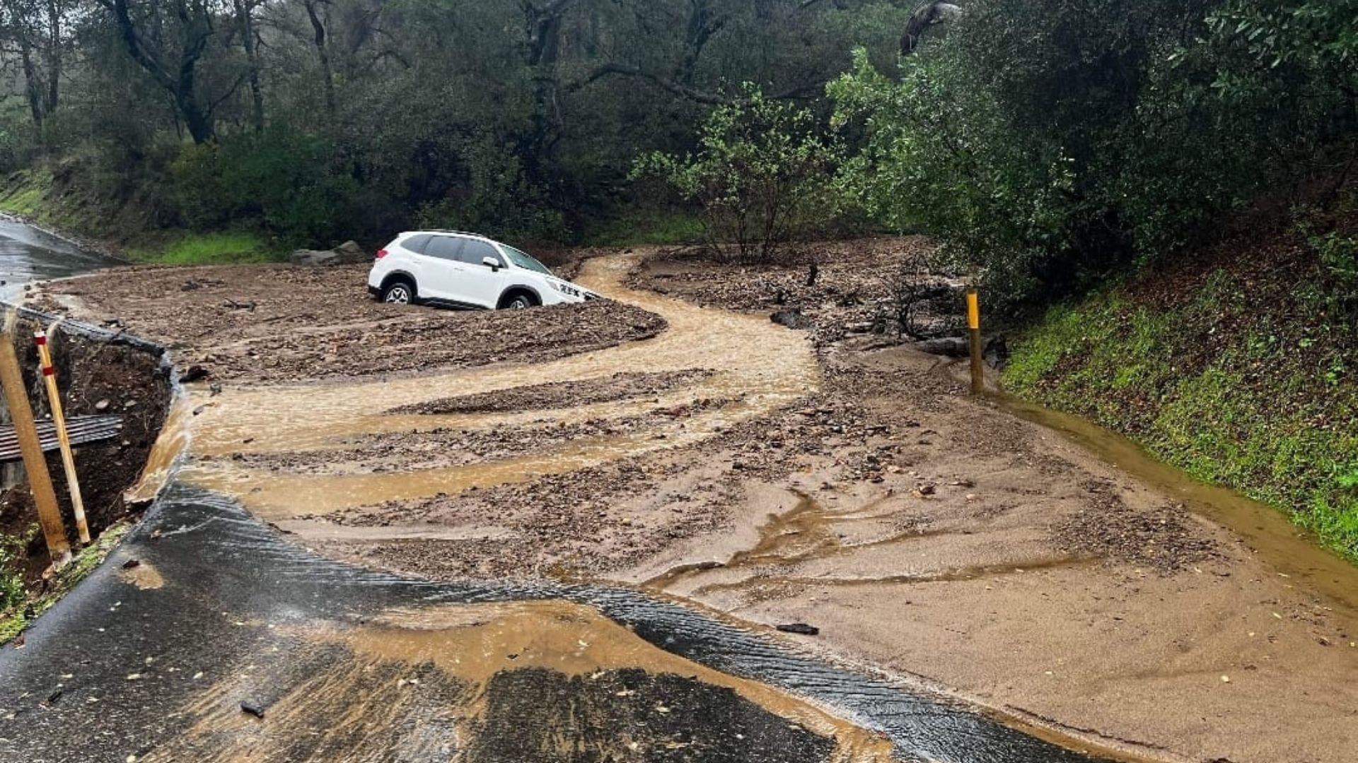 campers-forced-to-evacuate-and-leave-rvs-behind-in-flooding