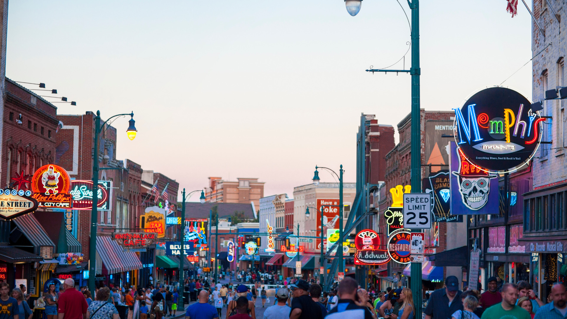 5 Reasons to Avoid Beale Street in Memphis - Getaway Couple