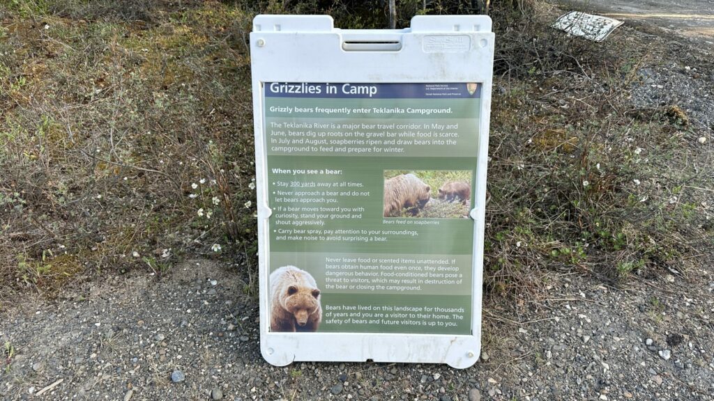 A sign about Grizzly Bears out in a nature area