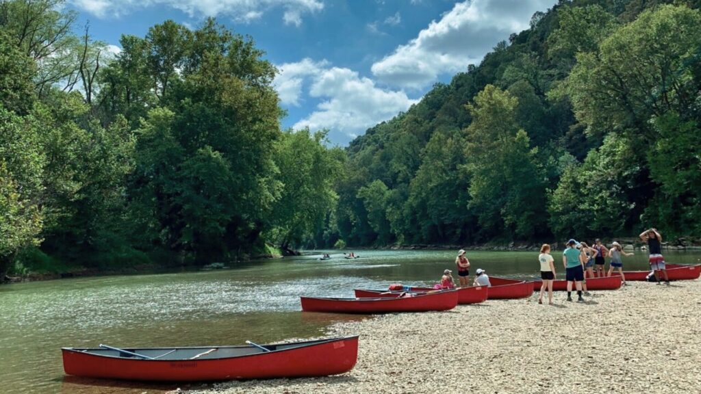 Canoes on Green River in the Mammoth Cave National Park.