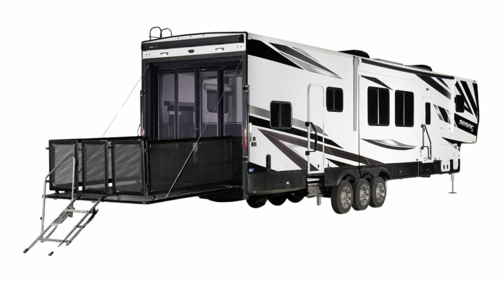 Rear view of the Jayco Seismic RV