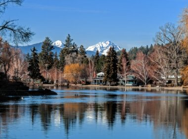 Deschutes River and Drake Park in Bend, OR in the Winter.